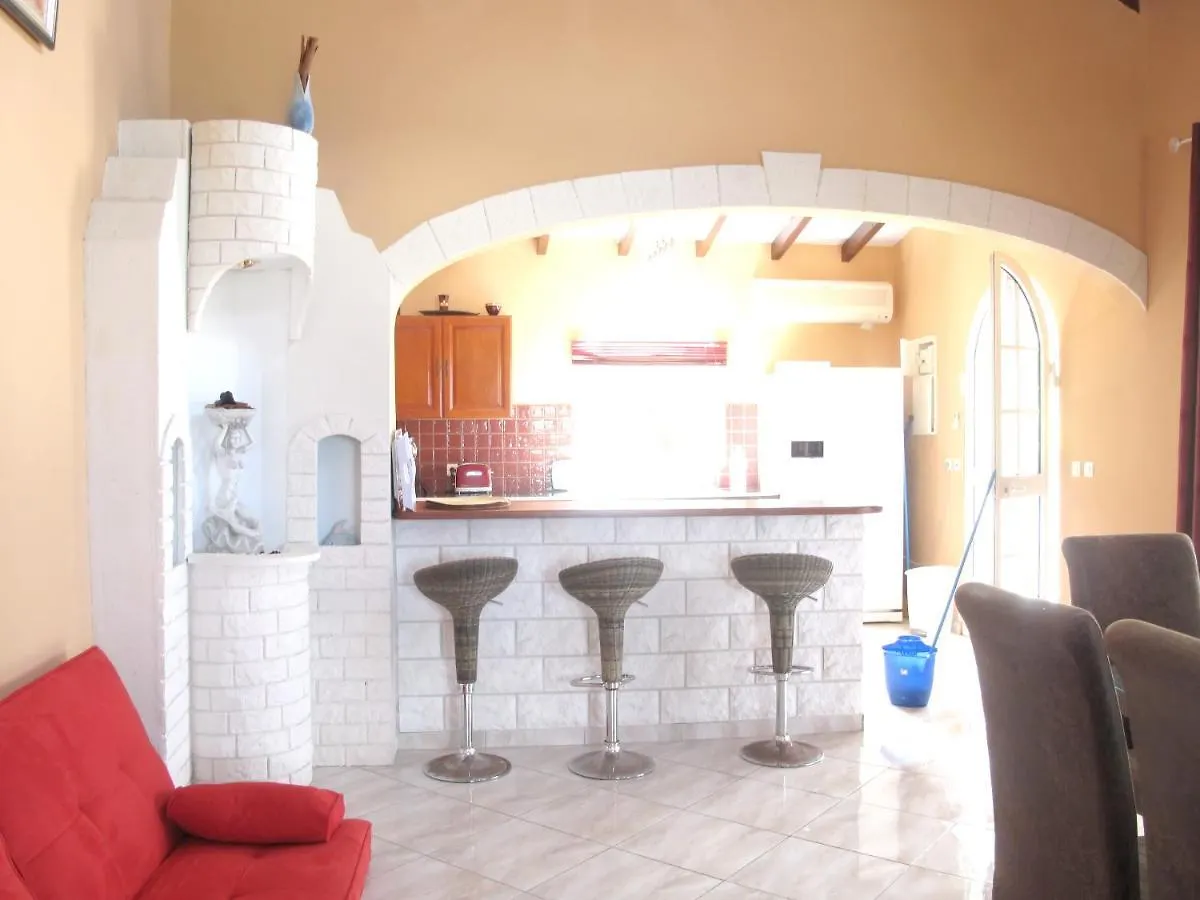 Villa De 5 Chambres A Deshaies A 250 M De La Plage Avec Vue Sur La Mer Piscine Privee Et Jacuzzi