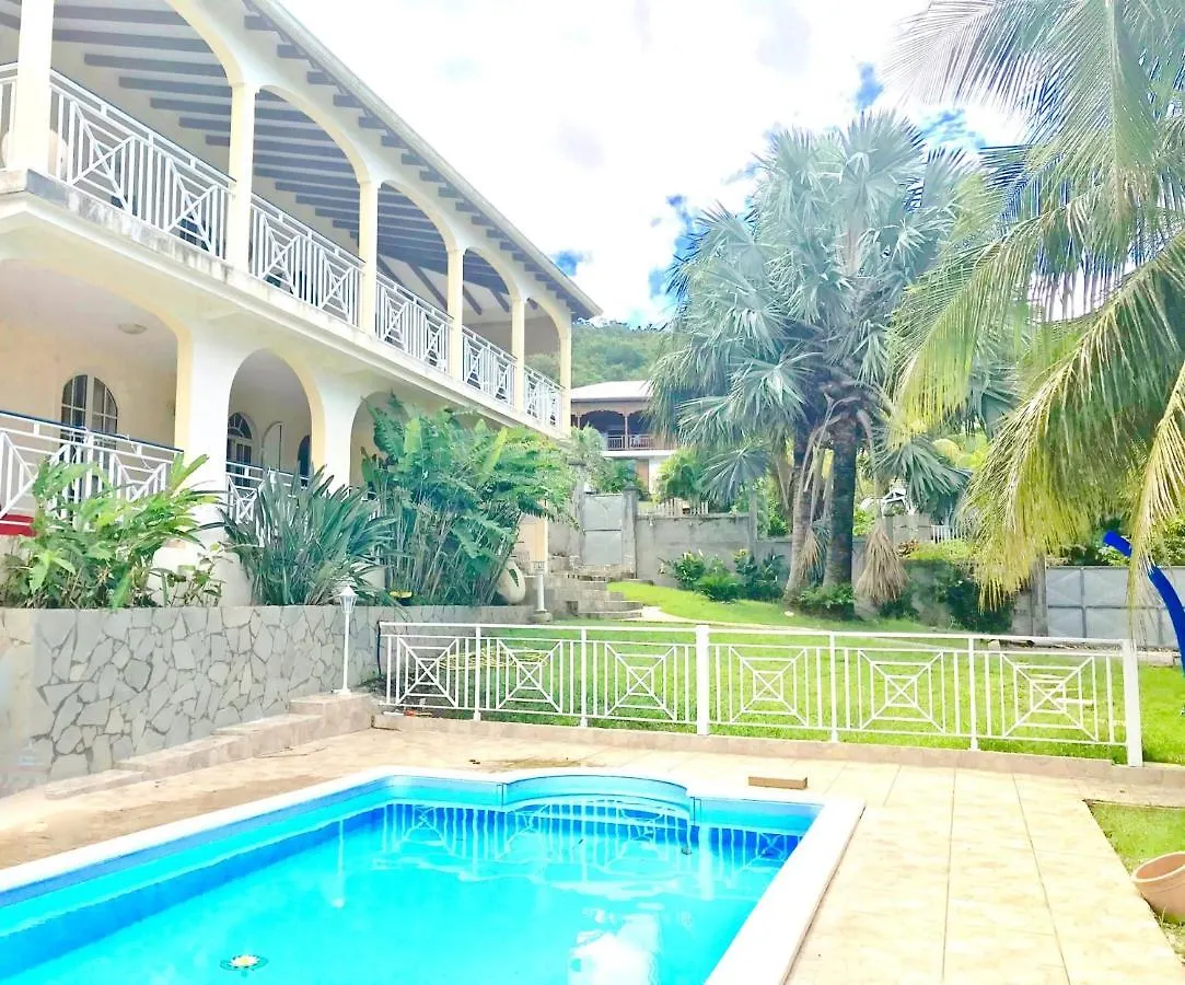 Villa De 5 Chambres A Deshaies A 250 M De La Plage Avec Vue Sur La Mer Piscine Privee Et Jacuzzi